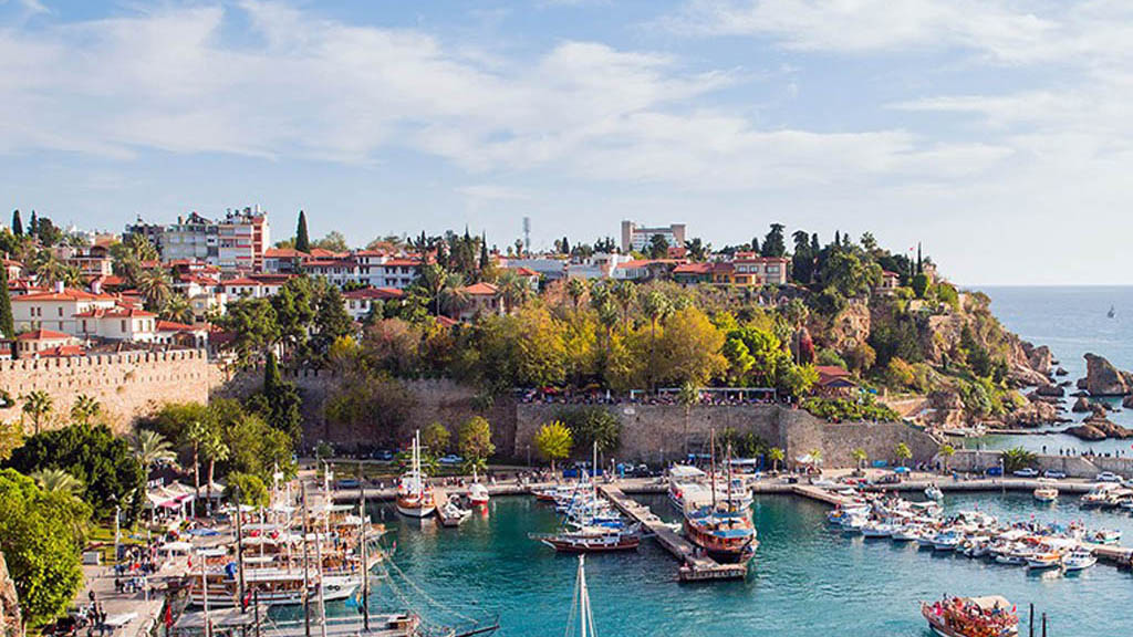 Gayrimenkul danışmanlık için en cazip şehirlerden Antalya'nın yat limanı