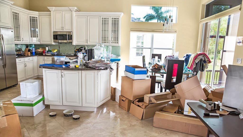 Ev satışındaki önemli hatalardan biri olan dağınık ev ortamı